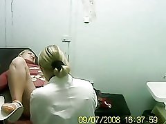 금발 내 의사를 방문 했다.